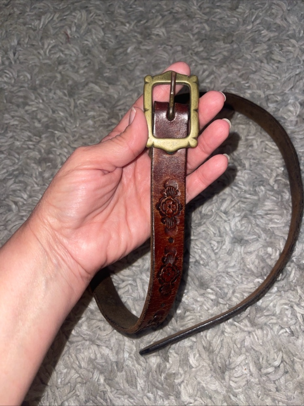 Vintage Women Western Tooled Brown Leather Belt With Brass Buckle